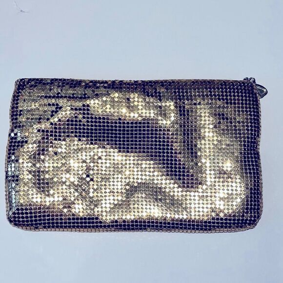 Vintage Whiting & Davis small mesh bag approx 8”x5”, with zip closure. - Picture 1 of 3